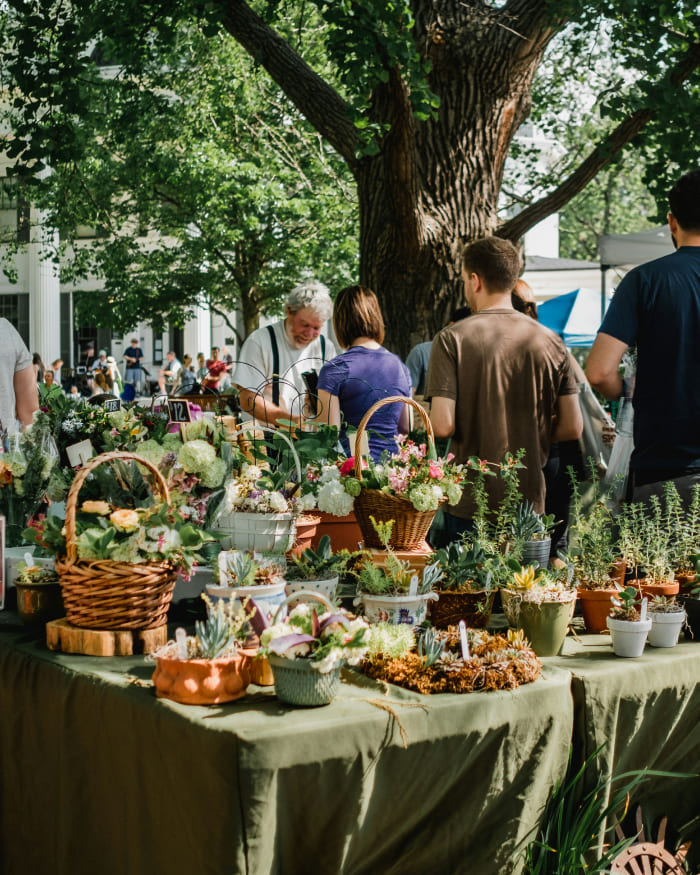 Weekend & Market