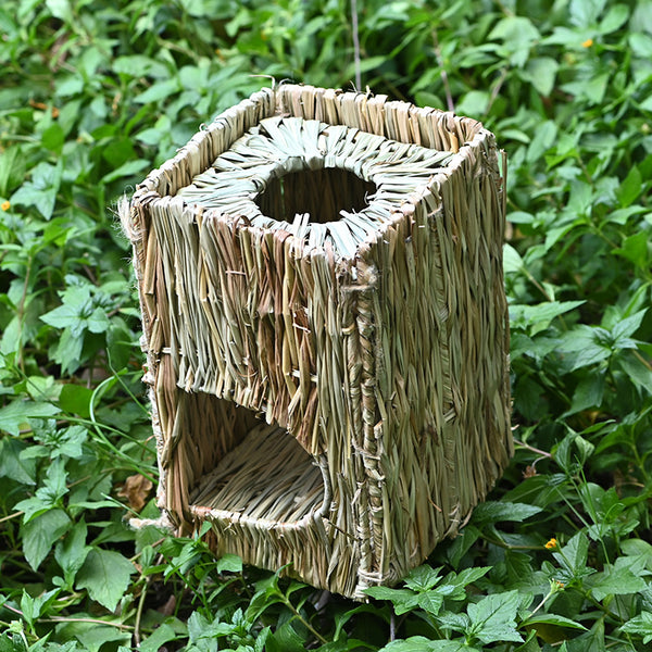 Grass Rabbit Hideout — Chew-Safe Handwoven Foldable Hut