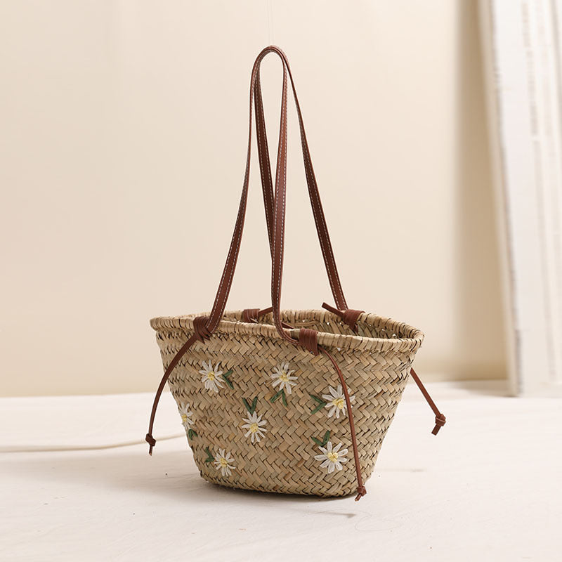 Fresh Floral Embroidered Raffia Shoulder Bag  Large Capacity 2025 Summer Triangle Beach Tote