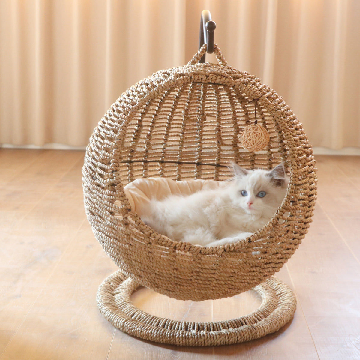 Handwoven Seagrass Hanging Cat Bed  Semi-Enclosed Cat Hammock with Cushion, Natural Pet Basket for Indoor Rest & Play